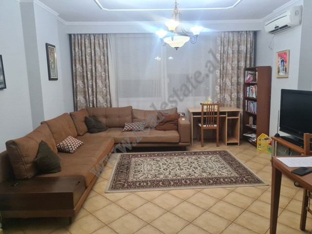 Apartament 1+1 me qira ne rrugen Elbasanit prane Stadiumit Air Albania.
Pozicionohet ne katin e 6 t